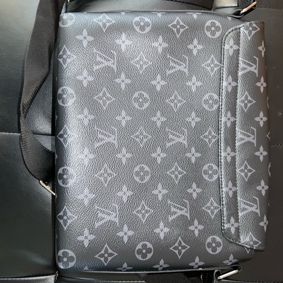 Louis Vuitton District Messenger Handbag Monogram Eclipse Canvas PM - Picture 2 of 9